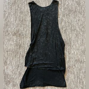 Size medium women’s long tank